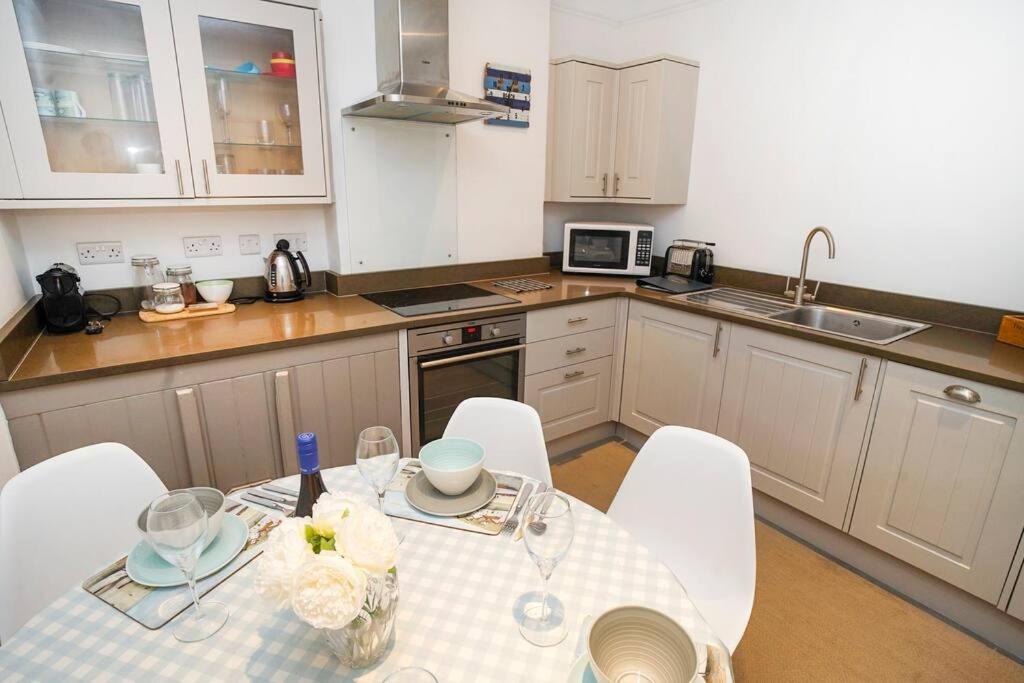 Paskins, Cowes - Sleeps 4 - 2 Bed - 2 Bath - Central Location Esterno foto