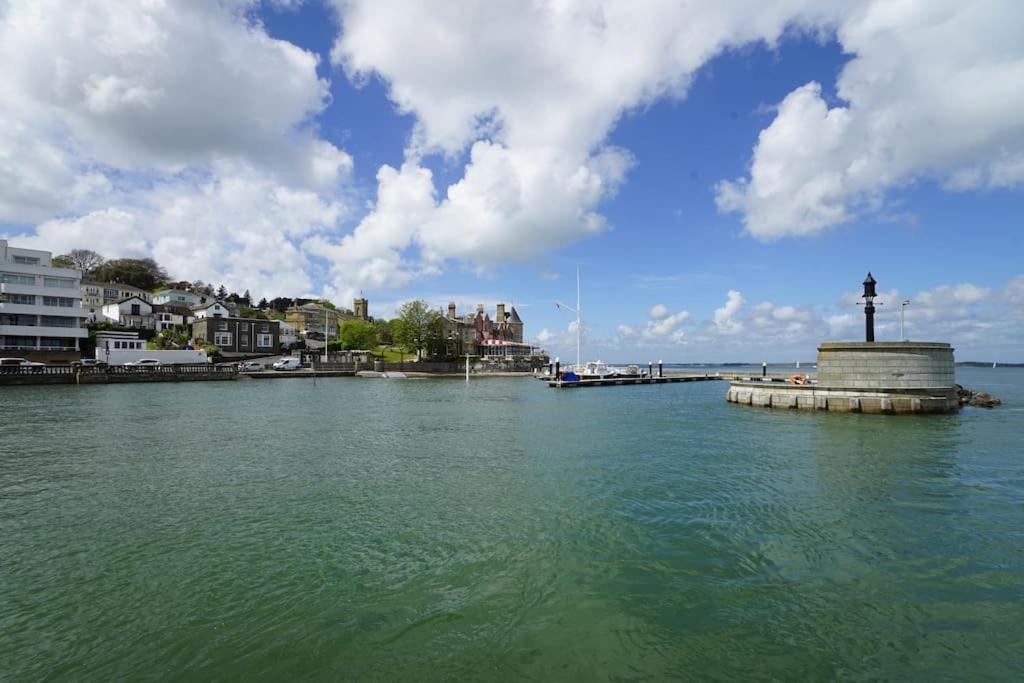 Paskins, Cowes - Sleeps 4 - 2 Bed - 2 Bath - Central Location Esterno foto